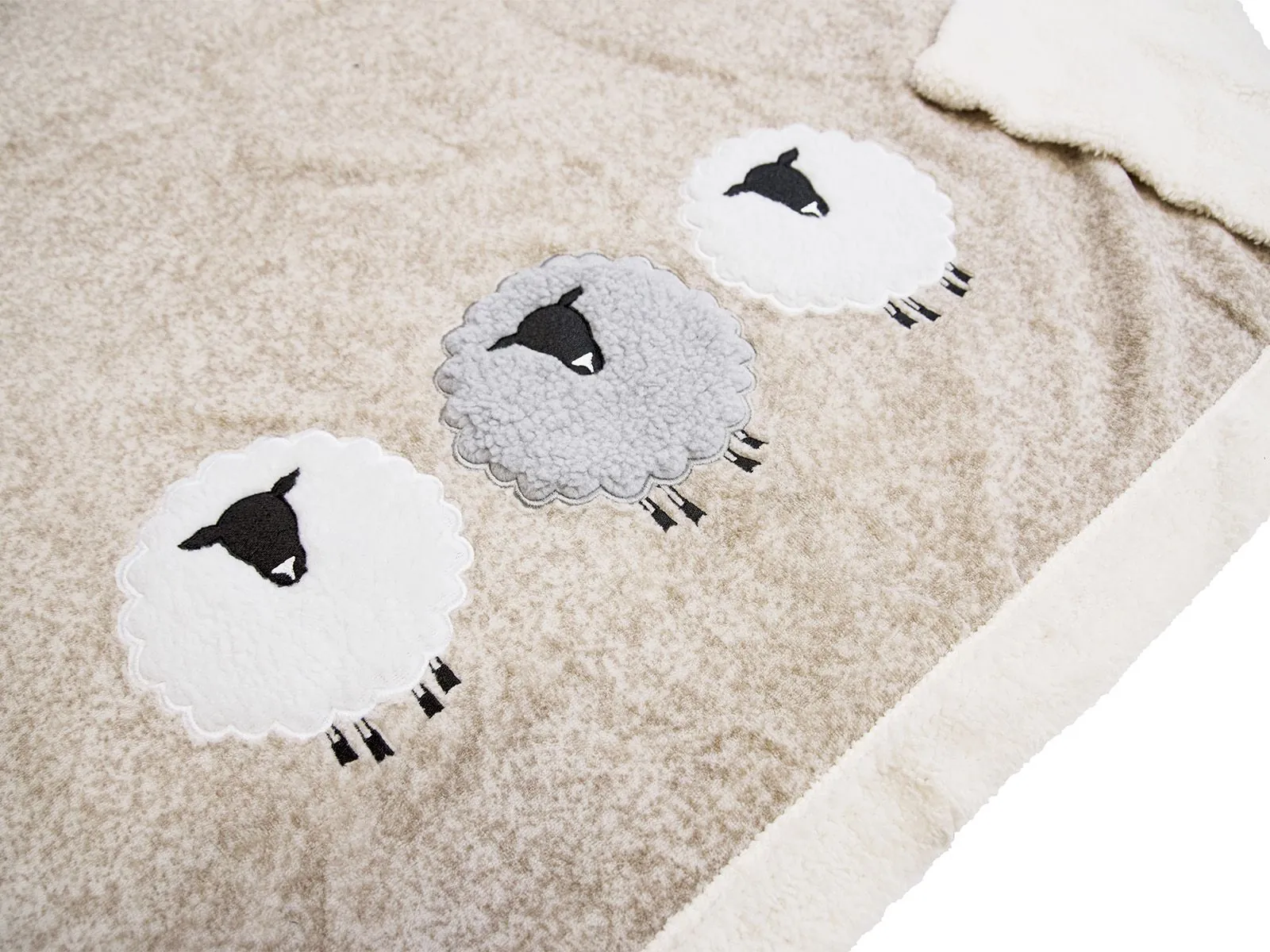 Plaid morbidotto pecore innamorate - immagine 2